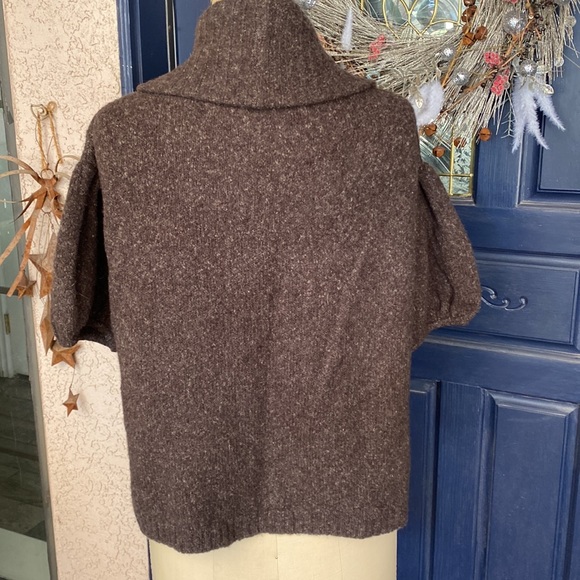 BCBG MaxAzria Cozy Soft Short Sleeve Sweater Cape Relaxed Fit Light Brown Urban - Picture 6 of 10